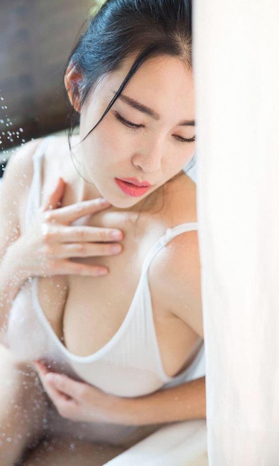 自述被男人舔到喷水：夫妻5p真实经历的自述(3)(点击浏览下一张趣图)