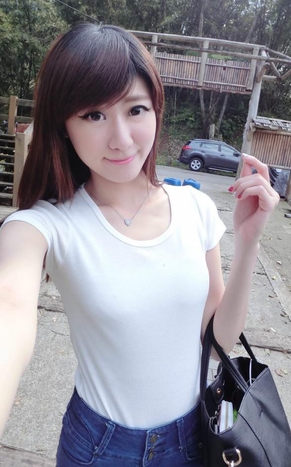中国前十名美女的胸部图片：胸部太大美女图片大全(5)(点击浏览下一张趣图)