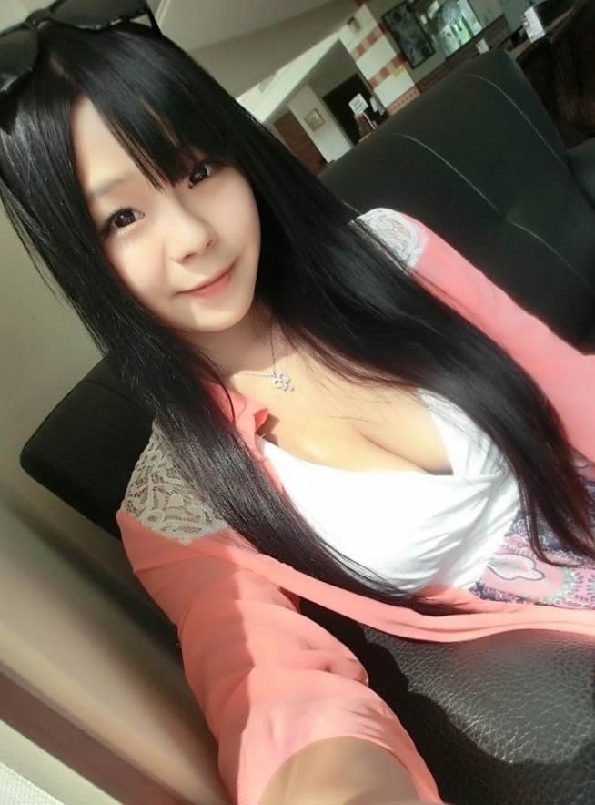 维米斯美女胸部图片：重庆美女街拍胸部(2)(点击浏览下一张趣图)