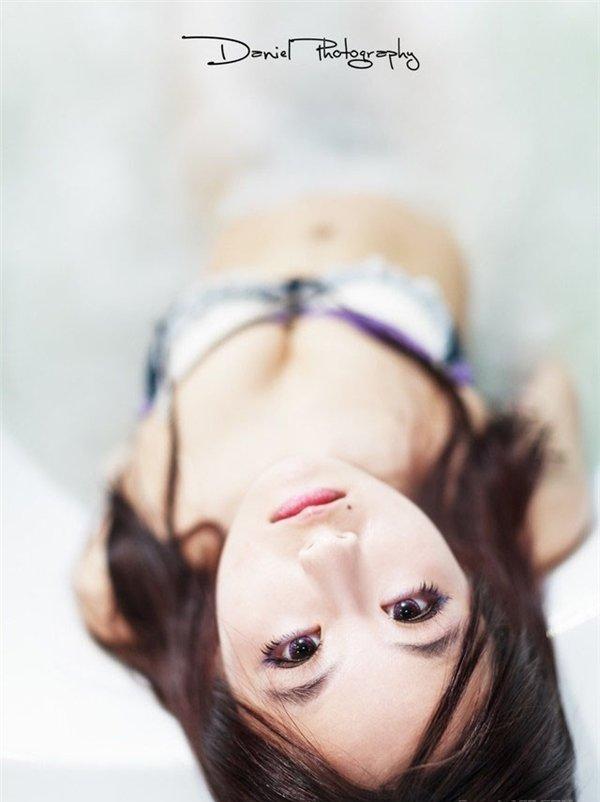 16小美女萝莉洗澡视频：洗澡女孩视频初中全身图片(点击浏览下一张趣图)