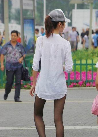 妹子你这是穿了吗图片：妹子你就这样出门(点击浏览下一张趣图)