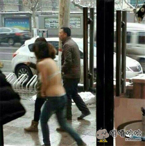 妹子出门太粗心了：妹子这样穿还不如脱了图片(3)(点击浏览下一张趣图)