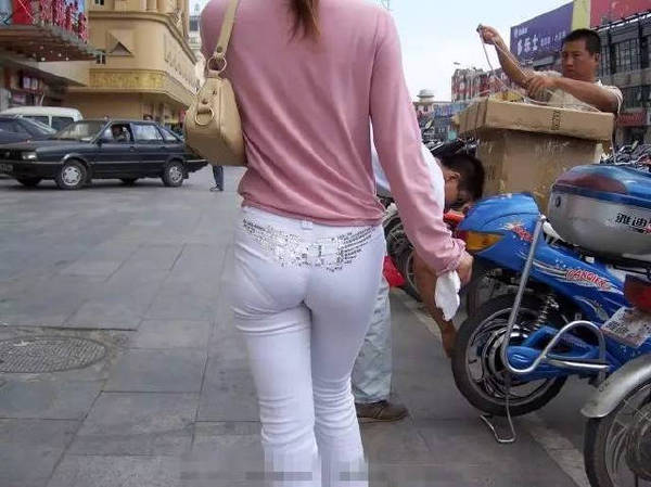 穿成这样也敢出门图：美女穿成这样上街(6)(点击浏览下一张趣图)