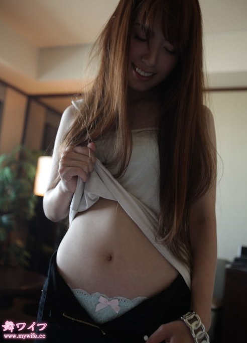 波多野结衣的剧照：波多野结衣ins吃香肠图(点击浏览下一张趣图)
