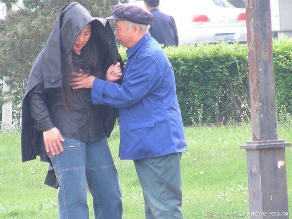 树林里的秘密視频：老年人在树林里秘密，老人树林高清图片(2)(点击浏览下一张趣图)