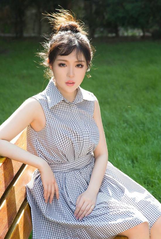 老婆闺蜜又来我家睡觉：老婆闺蜜我三个人睡(4)(点击浏览下一张趣图)
