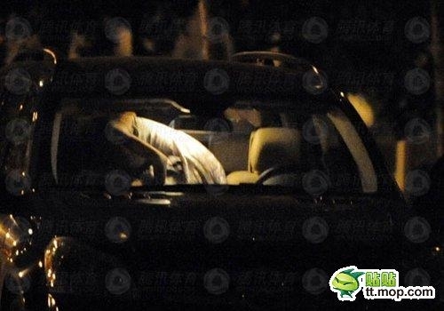 孙悦车震门30分钟视频：孙悦车震门视频播放(3)(点击浏览下一张趣图)