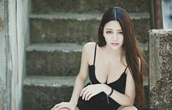 嫁老外的下场 来例假：我是女生找人舔下面(点击浏览下一张趣图)