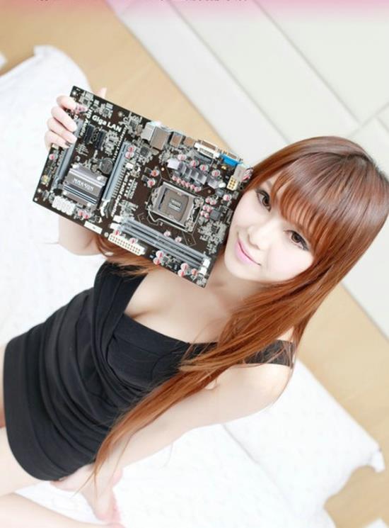 妈妈进了爷爷的房间里：爷爷骑在妈妈身上,(2)(点击浏览下一张趣图)