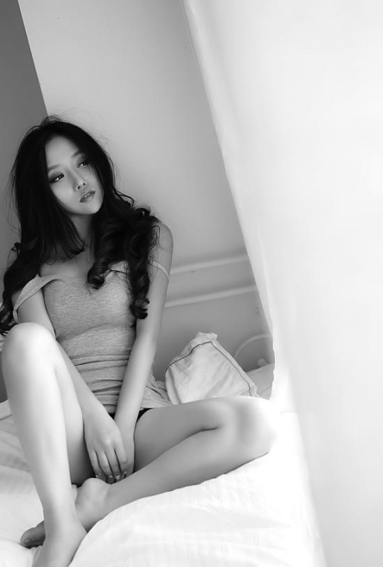 亚舟最大胆私阴人体艺木图片：亚洲女人艺术大胆图片(4)(点击浏览下一张趣图)