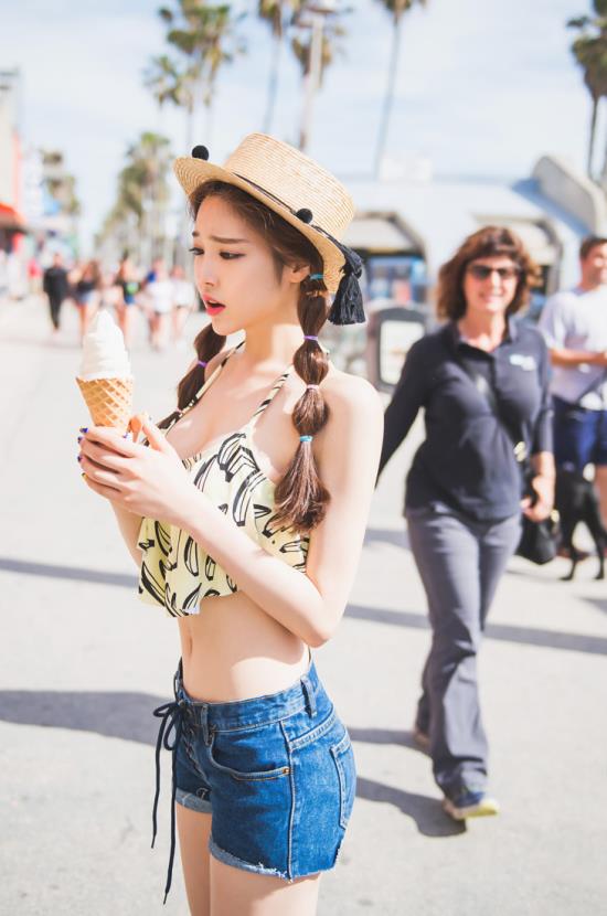 王一梅阴沟：女歌手孙悦阴沟图片(3)(点击浏览下一张趣图)