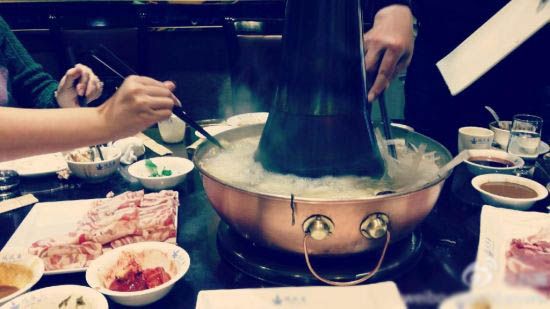 火锅汤久煮变毒药!冬季吃火锅致命禁忌(4)(点击浏览下一张趣图)