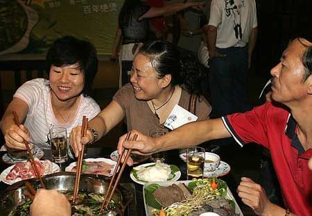 火锅汤久煮变毒药!冬季吃火锅致命禁忌(10)(点击浏览下一张趣图)