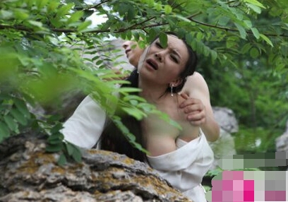 老太太脱裤子：中老年妇女卖 竹林玩中老年妇女视频(2)(点击浏览下一张趣图)