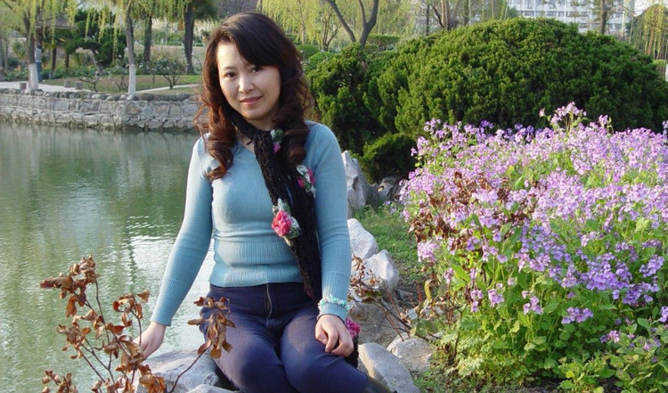 妈妈穿睡衣做家务照片：妈妈穿睡裙照片 妈妈穿睡衣图片(4)(点击浏览下一张趣图)
