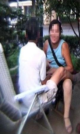 给孤寡老人提供性服务：桑拿失足女性服务视频(点击浏览下一张趣图)