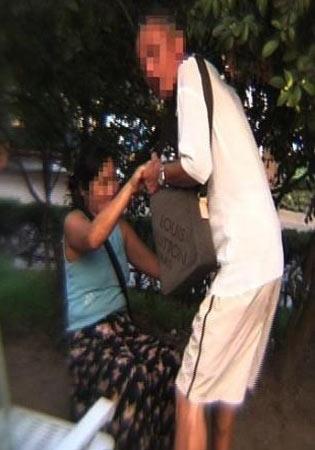 给孤寡老人提供性服务：桑拿失足女性服务视频(3)(点击浏览下一张趣图)