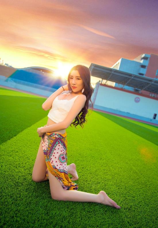 410749154的空间照片：骚妹李倩儿的qq号多少?(3)(点击浏览下一张趣图)