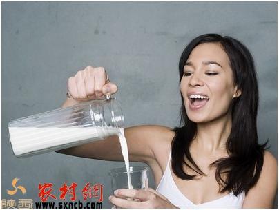 夏天4类人不宜喝牛奶 有你吗(2)(点击浏览下一张趣图)