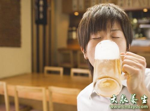 男人夏天喝啤酒要注意什么(点击浏览下一张趣图)