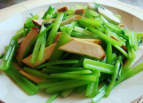 千万当心！睡前绝不能吃10种食物(点击浏览下一张趣图)