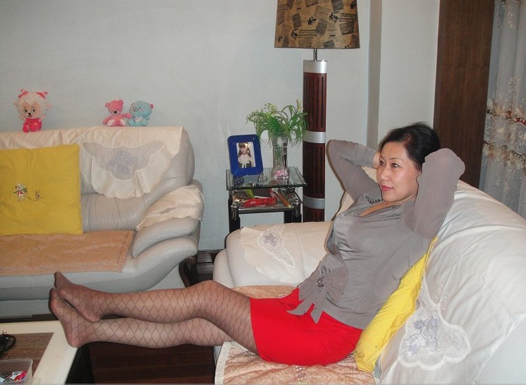 回忆妈妈和上司出轨：妈妈出轨我威胁她就范(2)(点击浏览下一张趣图)