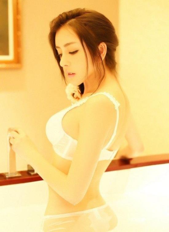 裸体巨乳美女写真视频：巨乳yulianova视频(点击浏览下一张趣图)
