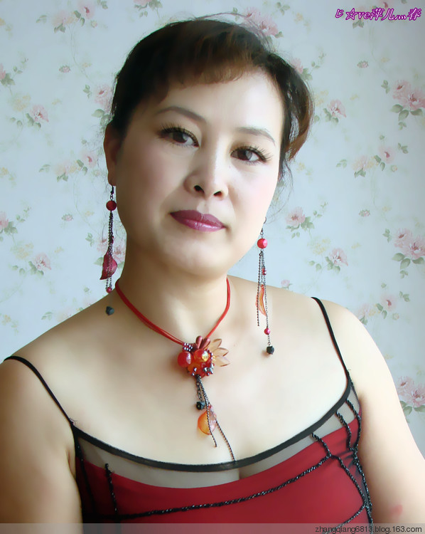 50岁的大妈短裙：附近大妈图片(3)(点击浏览下一张趣图)