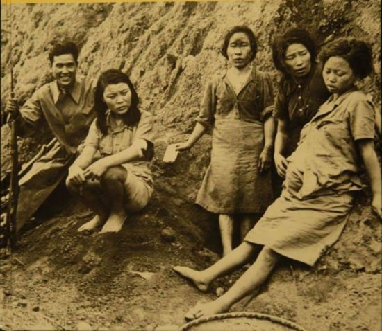 慰安妇接待日军的姿势：日本和服不能穿内裤(2)(点击浏览下一张趣图)