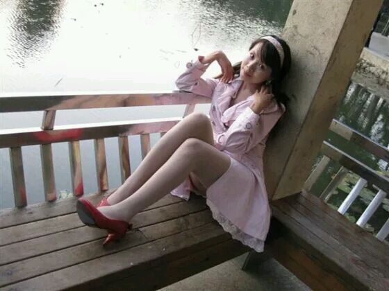 大妈大叔龌龊图片：大爷和大妈在公园偷吃(点击浏览下一张趣图)