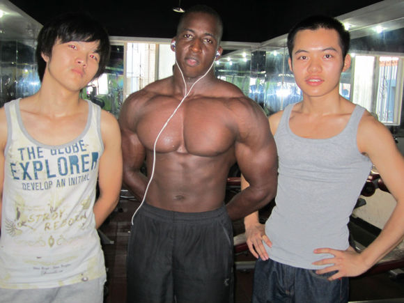 我和阿拉伯男人的故事：跟阿拉伯男人谈恋爱 阿拉伯人和黑人谁的大(2)(点击浏览下一张趣图)