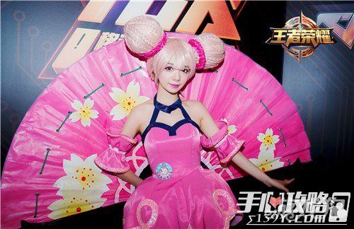 王者荣耀貂蝉真人图片：王者荣耀妲己真人图片(4)(点击浏览下一张趣图)