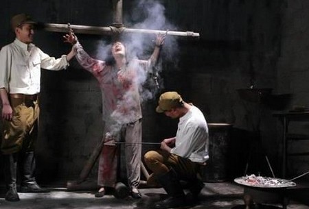 连环画芳林嫂受刑图片：女英烈受刑铅笔画(5)(点击浏览下一张趣图)