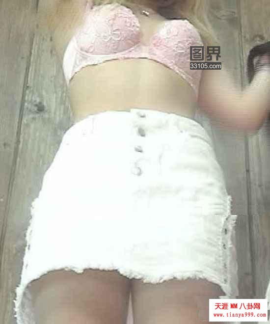 女生全身洗澡的视频:小学女生五年级洗澡图片(4)(点击浏览下一张趣图)