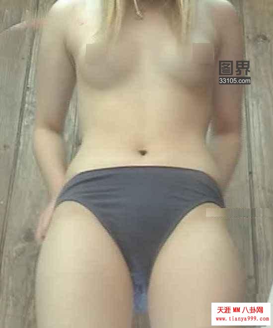 少女洗澡全身视频：mv一个女的在洗澡 一个女的洗澡一个男的(2)(点击浏览下一张趣图)