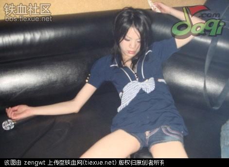 富二代在ktv的玩法图解 夜总会吊奶玩法的意思(2)(点击浏览下一张趣图)