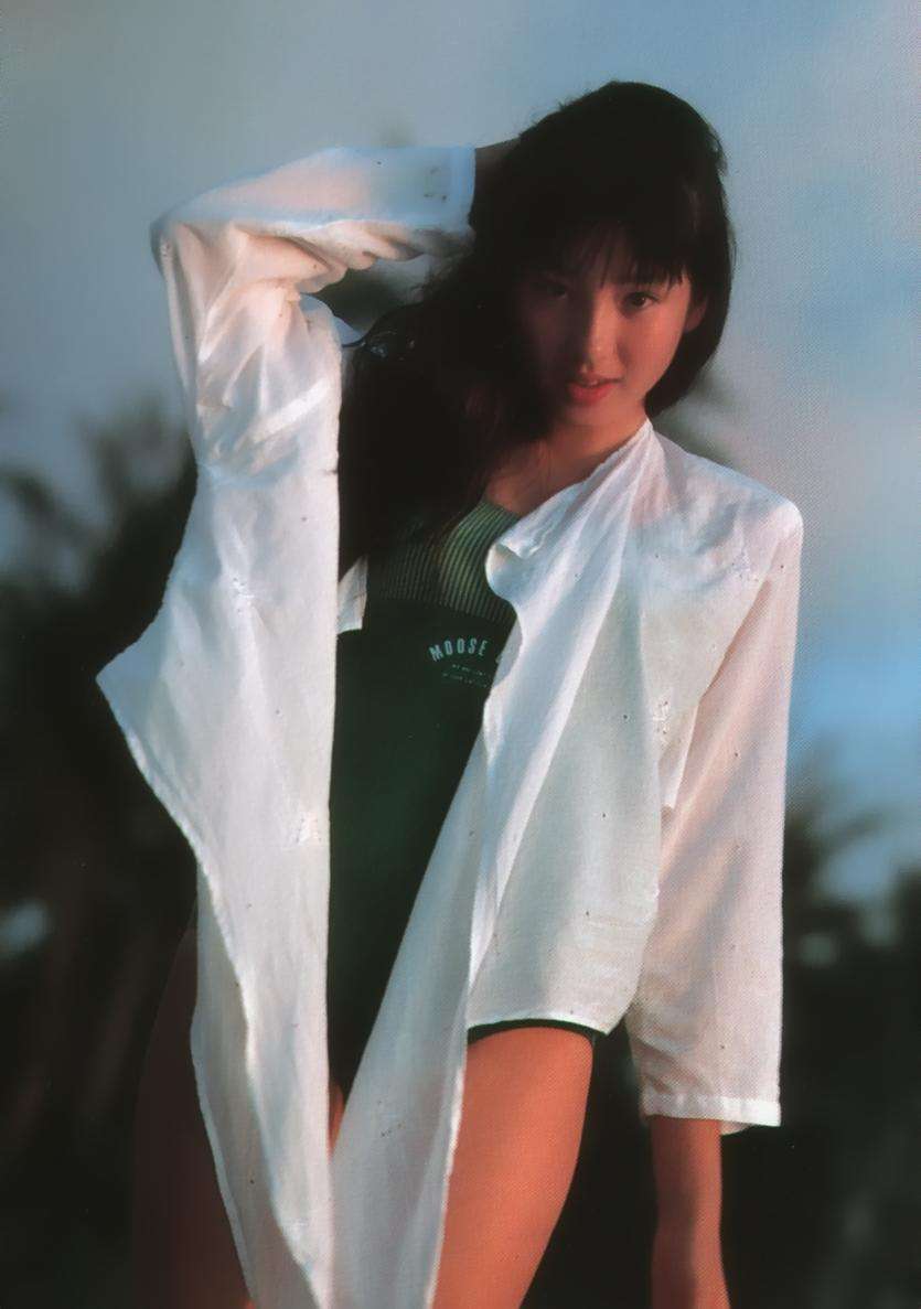 宫泽理惠东京电梯女郎：宫泽理惠写真集PDF(4)(点击浏览下一张趣图)