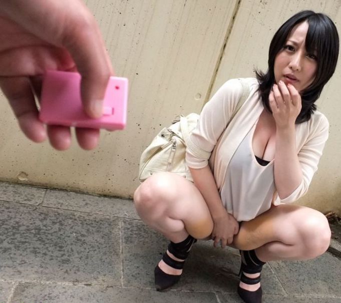 n女生真的会买跳蛋吗：妹子夹跳蛋阅读爱奇艺 跳蛋折磨丝袜妹子图(2)(点击浏览下一张趣图)