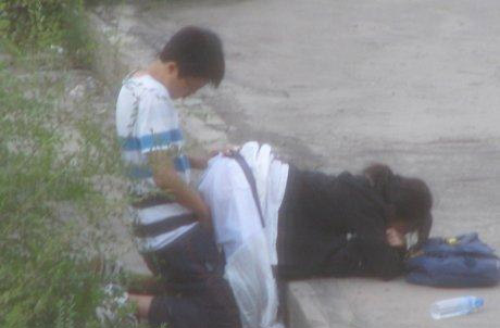 学生偷腥新图片大全 初三学生偷吃禁果视频 ：三年级小学生接吻视频(点击浏览下一张趣图)