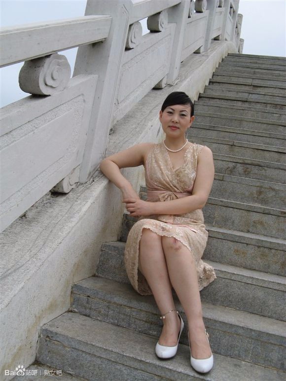 怎么和寂寞少妇聊天截图：出轨的少妇聊天截图(3)(点击浏览下一张趣图)