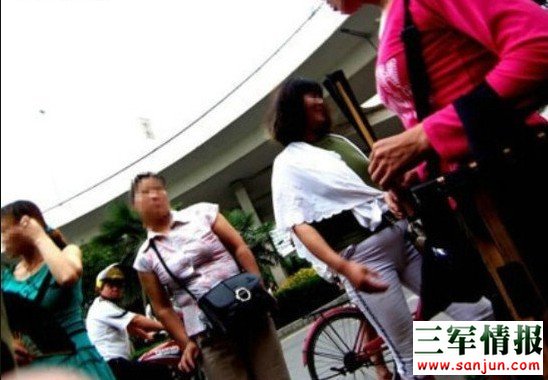 大叔大妈树林交易视频:老人交易图片 老头玩年轻的姑娘照片(2)(点击浏览下一张趣图)