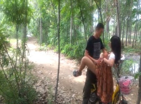 农民工肮脏龌龊瞬间：与农民工妇女肮脏交易(3)(点击浏览下一张趣图)