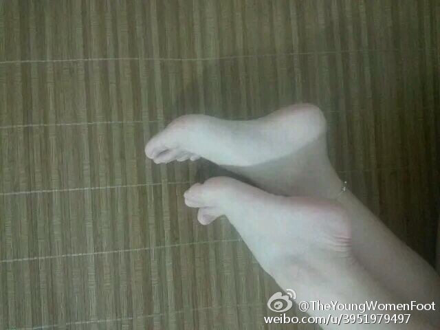 中学生脚模摄影 弯弯：女学生足模摄影的微博 照片(3)(点击浏览下一张趣图)