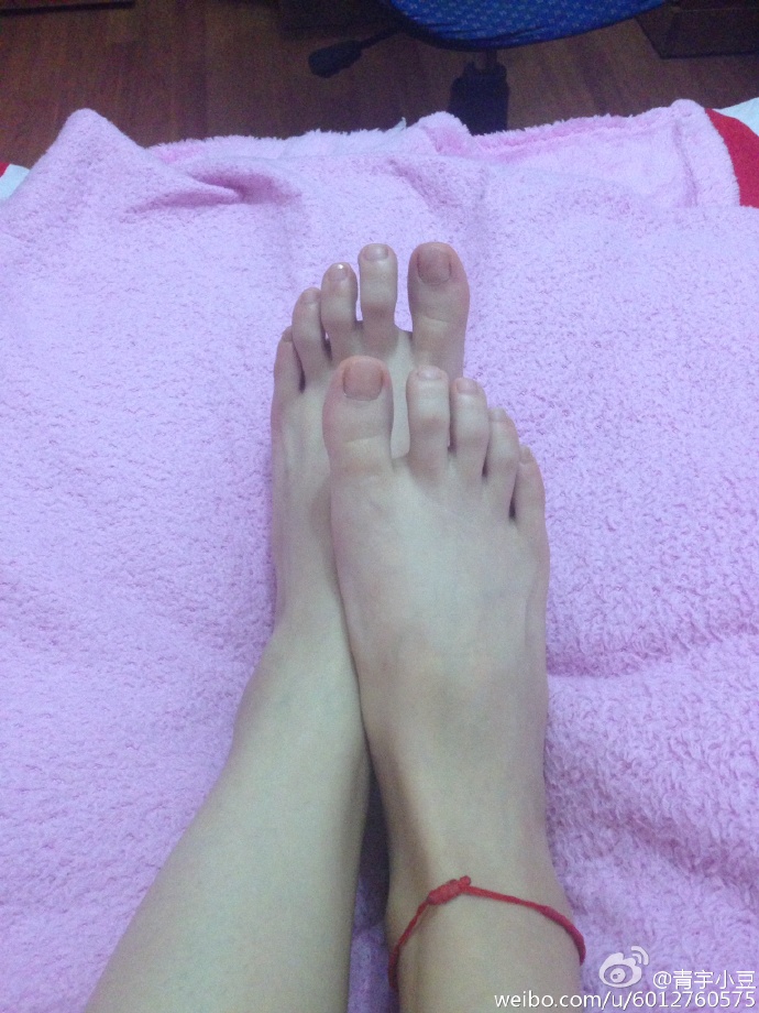 女生睡着了玩脚视频：脚之恋视频在线观看(3)(点击浏览下一张趣图)