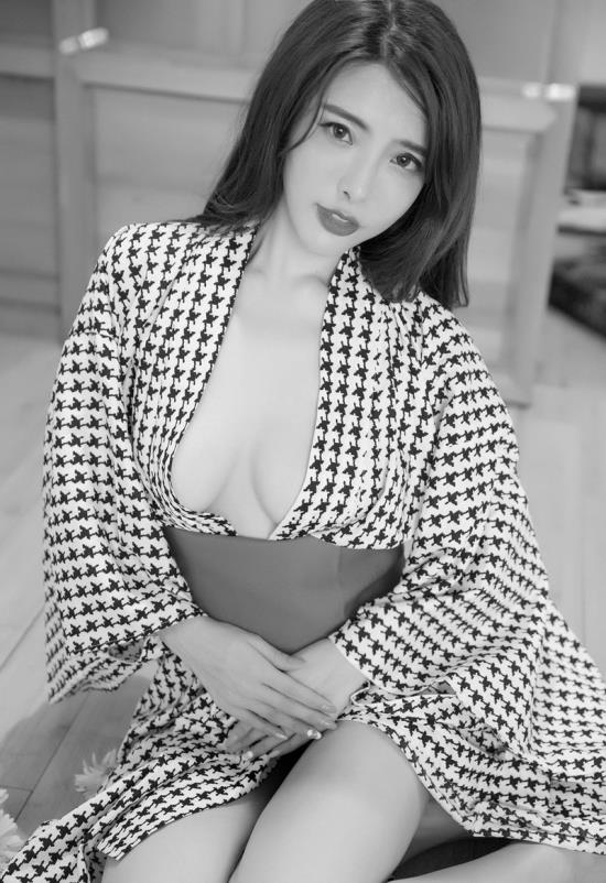 日本图片援交：少女骚女裸体艺术写真(3)(点击浏览下一张趣图)