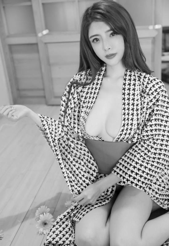少女下边毛毛艺术照片：(点击浏览下一张趣图)
