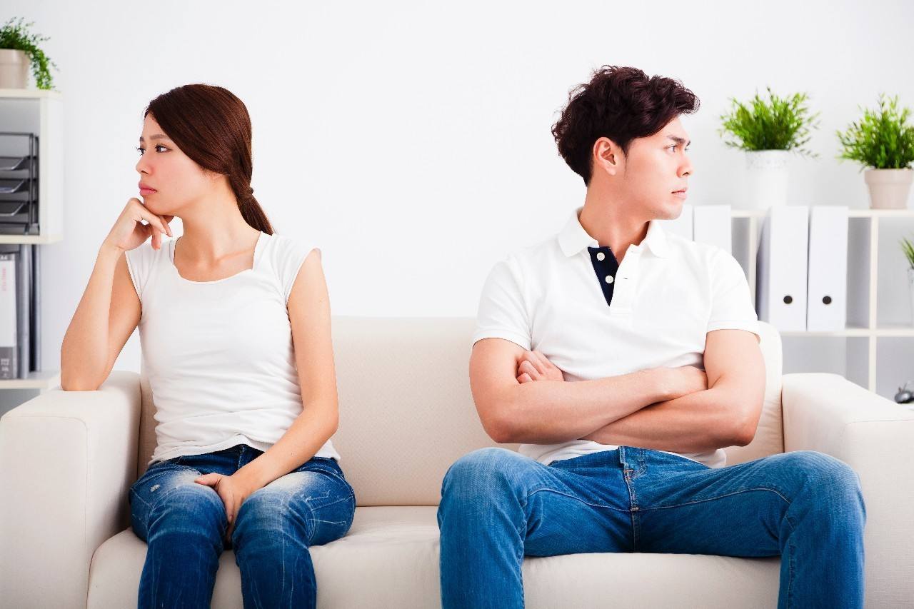 夫妻吵架冷战怎么解决 夫妻吵架冷战后分房(点击浏览下一张趣图)