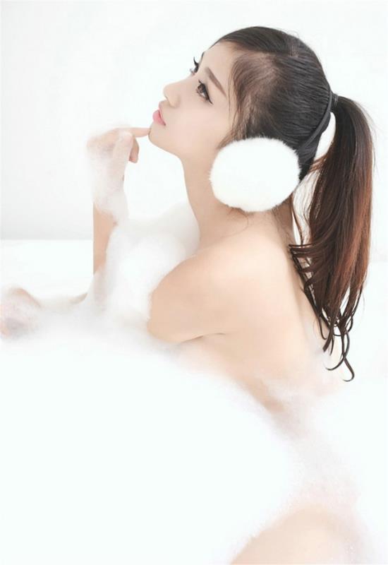 19岁女生的胸无罩图片：目本女人艺术(点击浏览下一张趣图)
