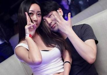 新疆维族女孩开放图片：乌鲁木齐劳动街小妹(2)(点击浏览下一张趣图)