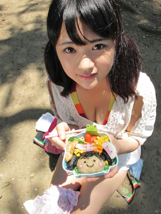 中国美女浓密黑鲍人体：广东东莞美女浓密黑鲍(点击浏览下一张趣图)